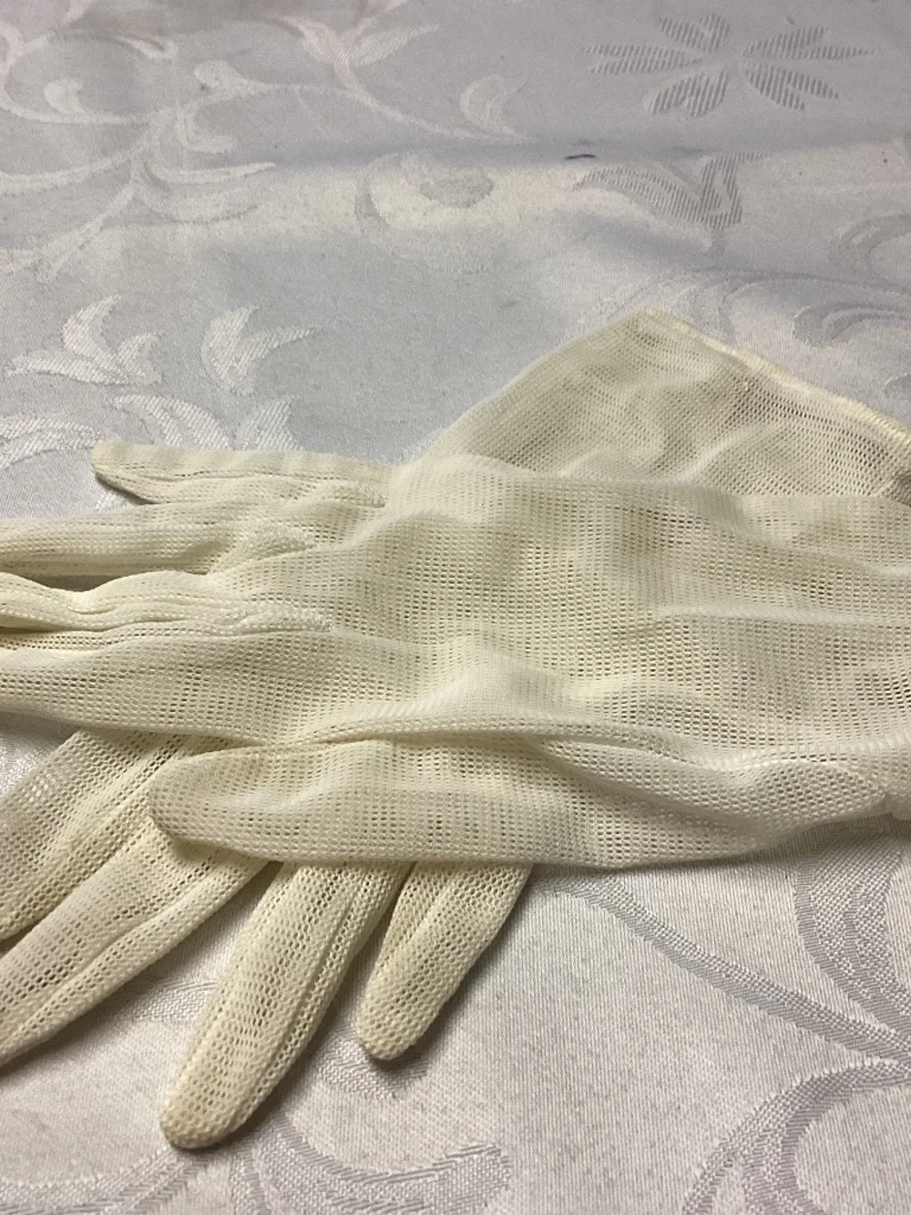 PARIS DESIGNED    vintage gloves, very rare mesh lovely pearl at wrist 💃